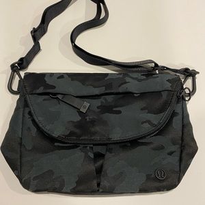Lululemon All Night Festival Bag *5L
Jacquard Camo Cotton Obsidian / Black